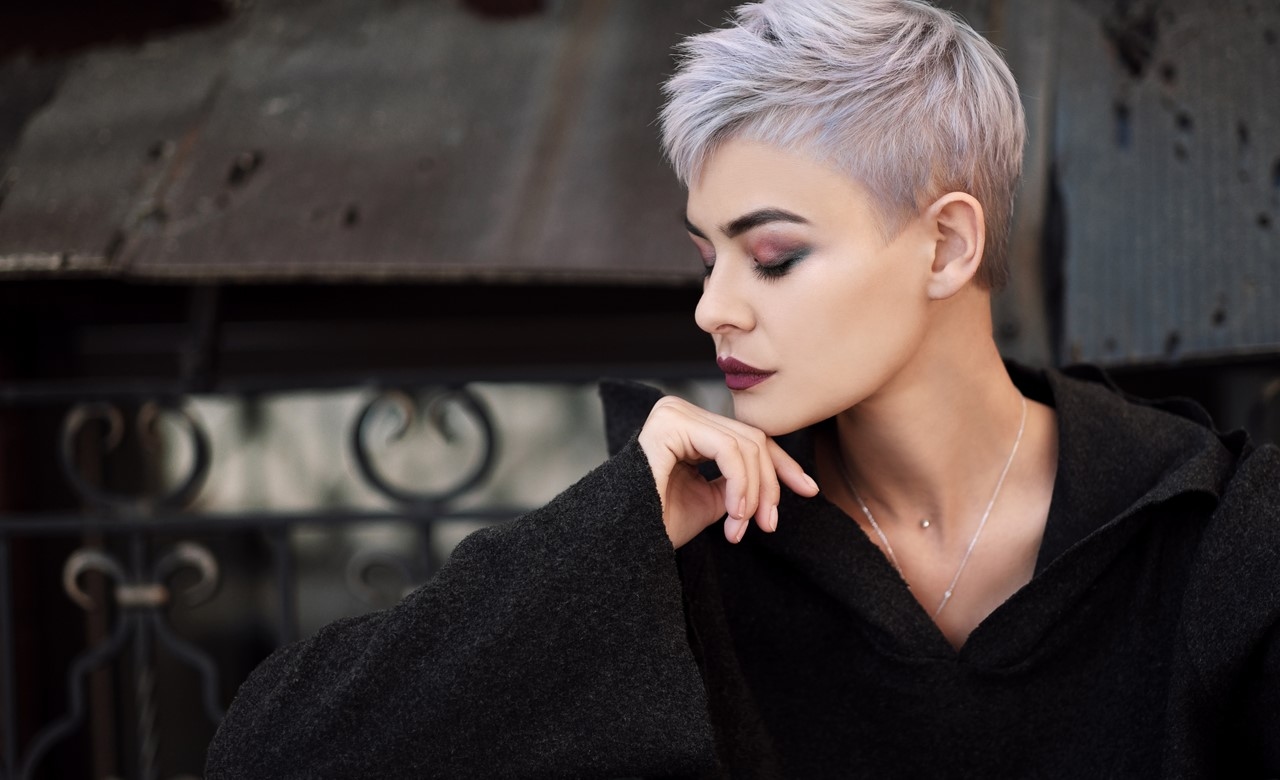 Bild von Frau mit Undercut Style